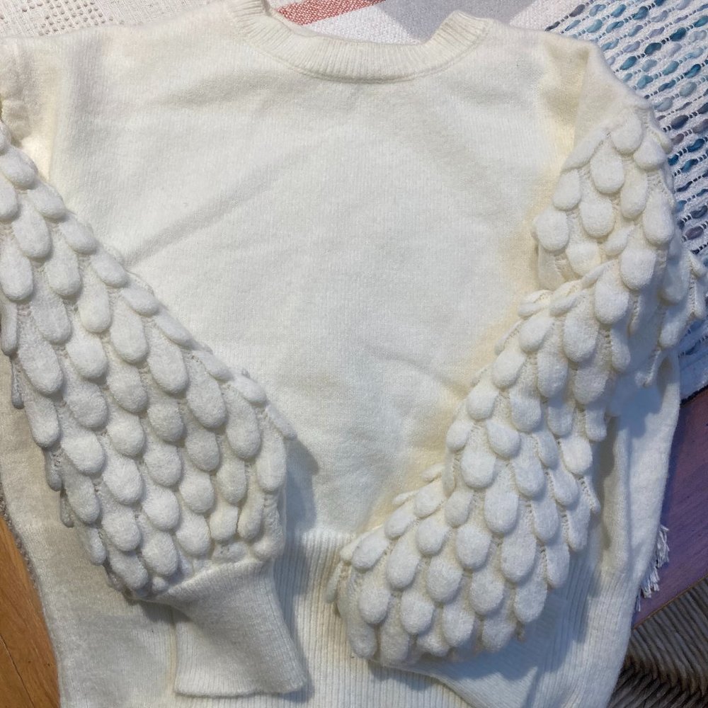 Women’s White Scallop Crew Neck Sweater / Jumper by M & V Size S/M - Picture 4 of 7